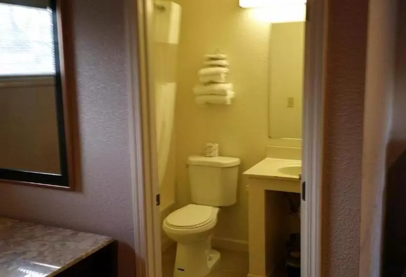 مُتل Redwood Inn Willits