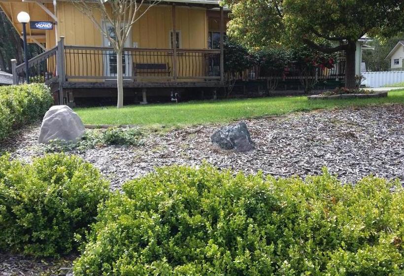 فندق على الطريق Redwood Inn Willits