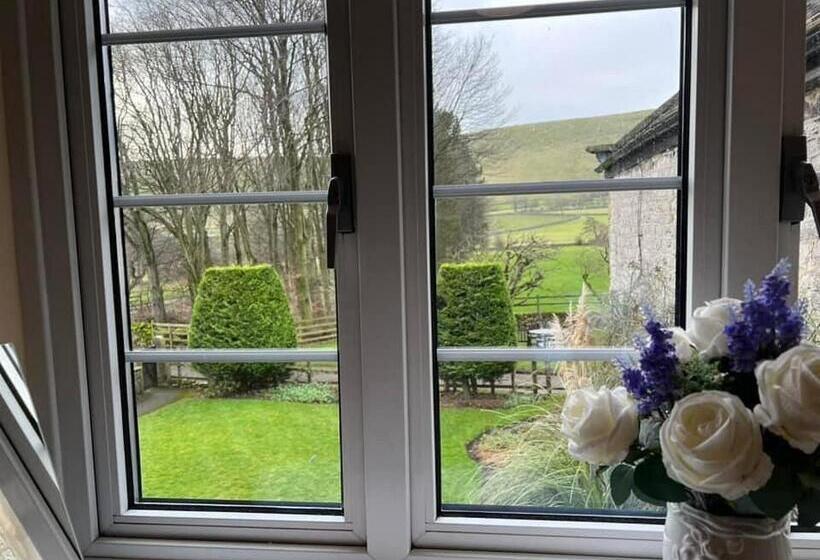 Dunscar Farm Bed & Breakfast