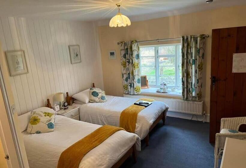 Dunscar Farm Bed & Breakfast