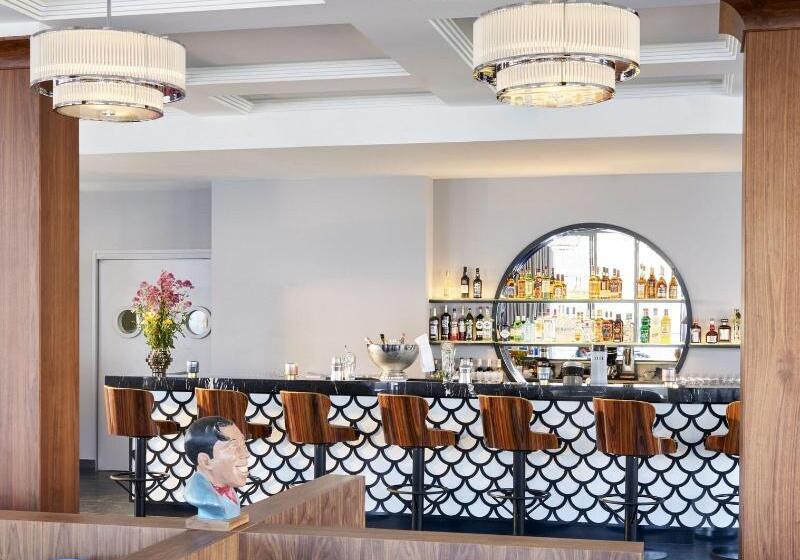 هتل Les Roches Blanches Cassis