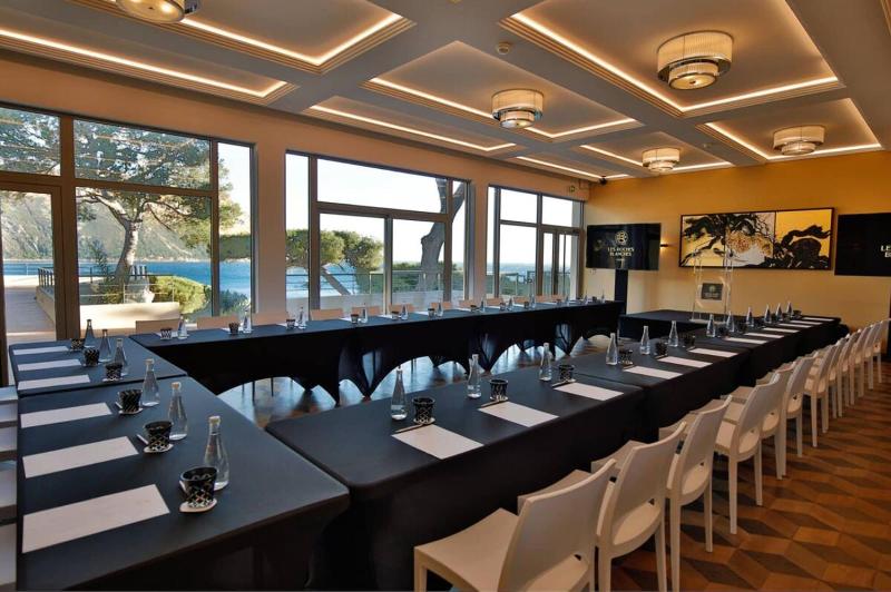 هتل Les Roches Blanches Cassis