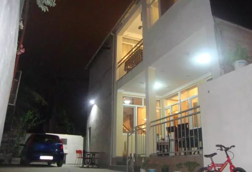 پانسیون Hostel Gomani