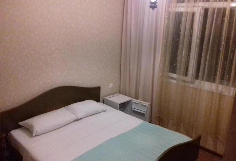 پانسیون Hostel Gomani