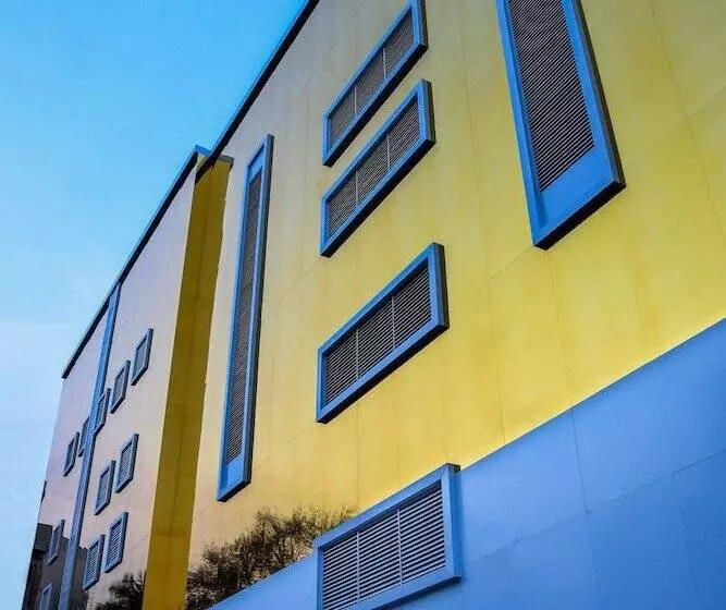 Hotelli Poppys Tower Tiruppur