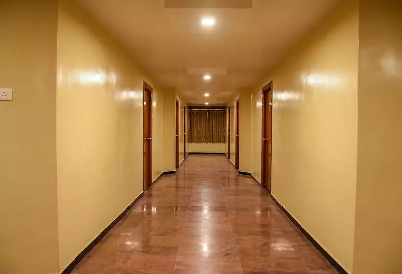 Hotelli Poppys Tower Tiruppur