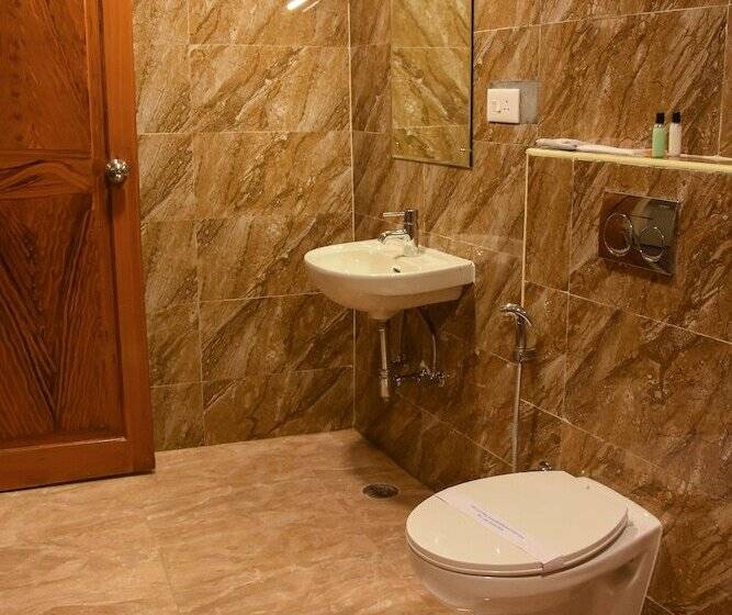 בית מלון כפרי Poppys Tower Tiruppur