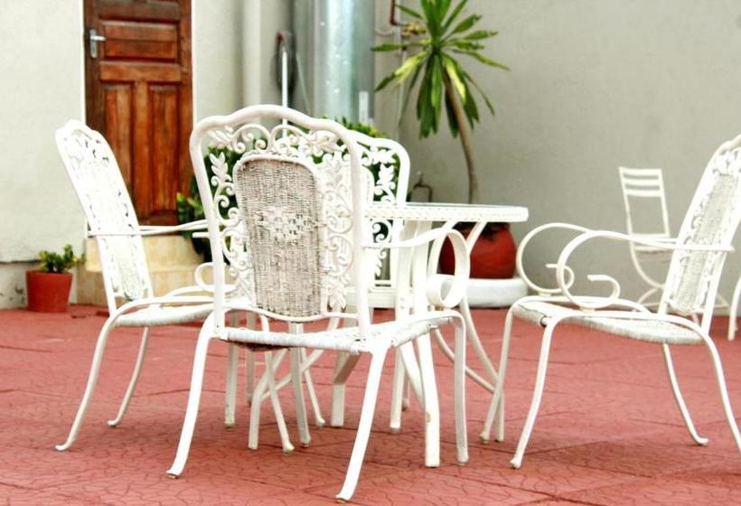 هتل Avon Apartments