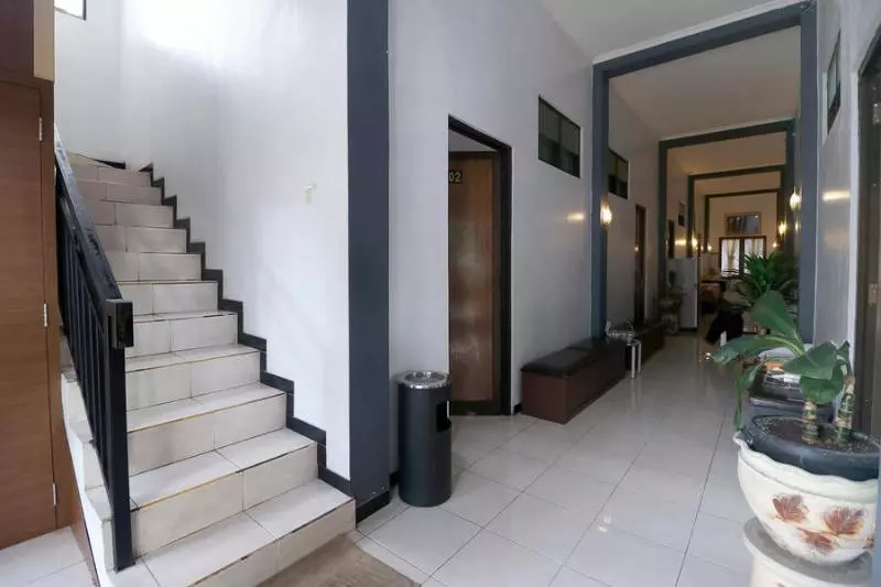 Majatalo Reddoorz Plus Near Undip Tembalang