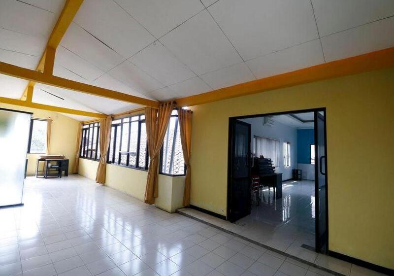 Panzió Reddoorz Plus Near Undip Tembalang