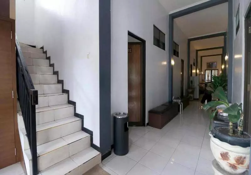 Majatalo Reddoorz Plus Near Undip Tembalang