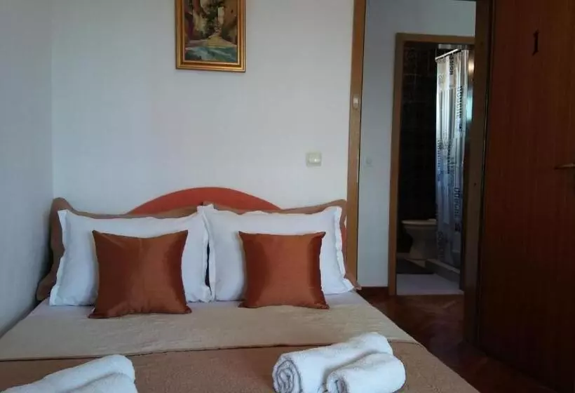پانسیون Guest House Villa Castio