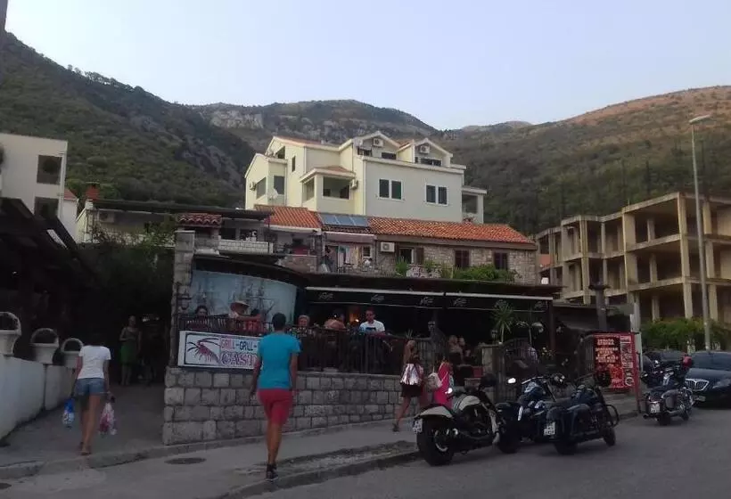 پانسیون Guest House Villa Castio
