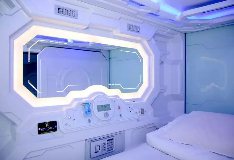 カプセルホテル Uz Airport Capsule