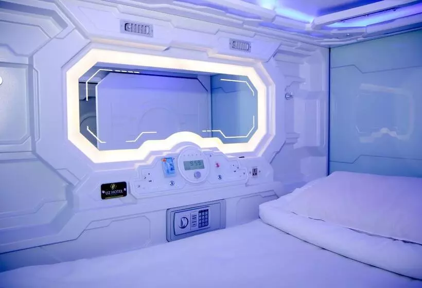 カプセルホテル Uz Airport Capsule
