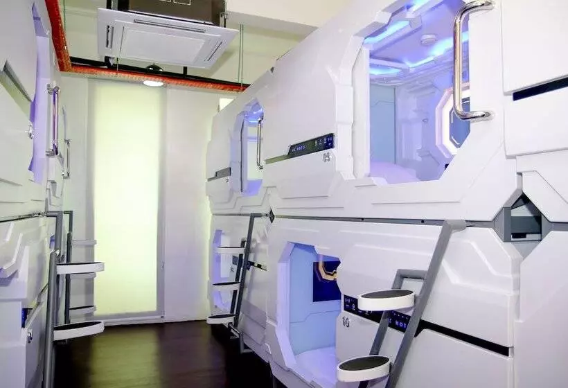 カプセルホテル Uz Airport Capsule