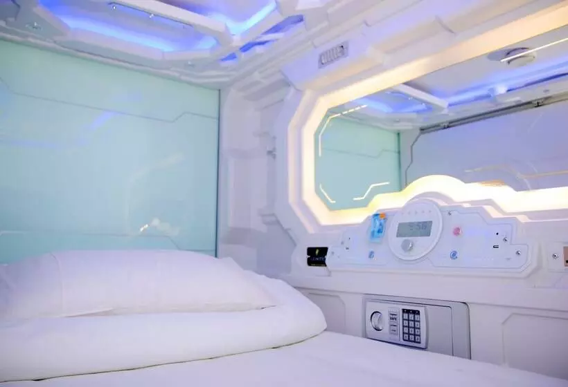 カプセルホテル Uz Airport Capsule