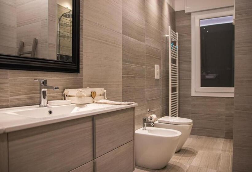 پانسیون Double A Guest House