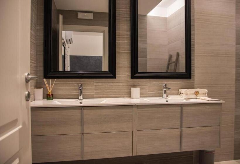 پانسیون Double A Guest House