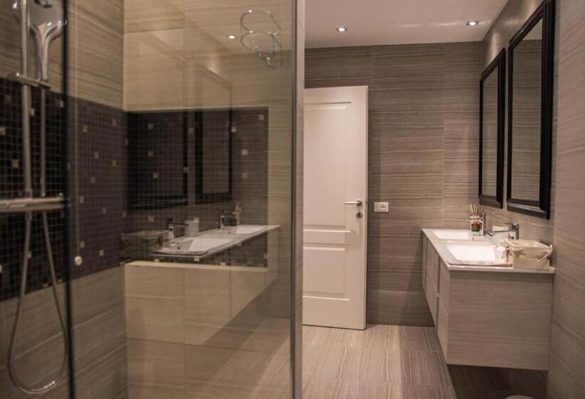 پانسیون Double A Guest House