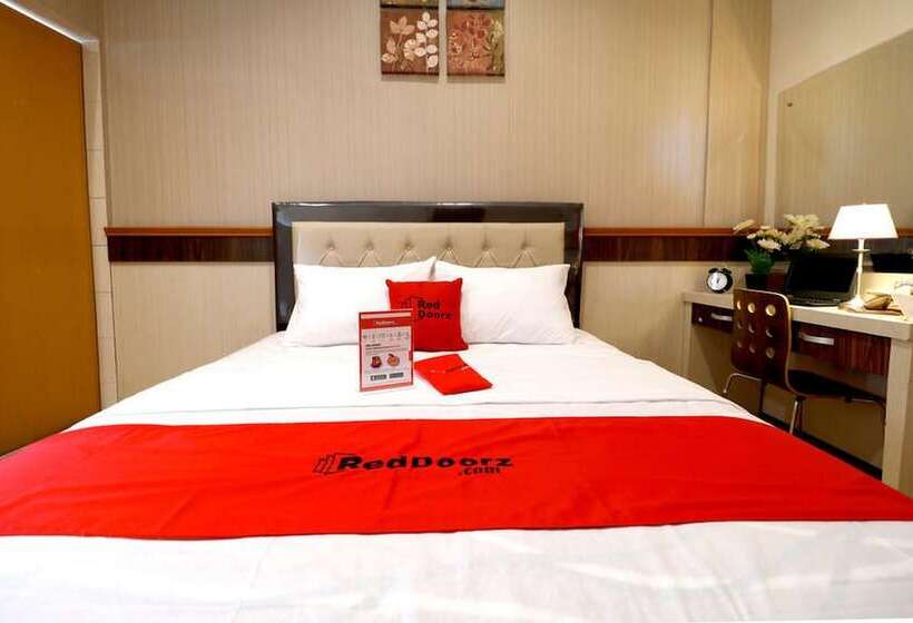 بنسيون Reddoorz Plus Near Universitas Sumatera Utara