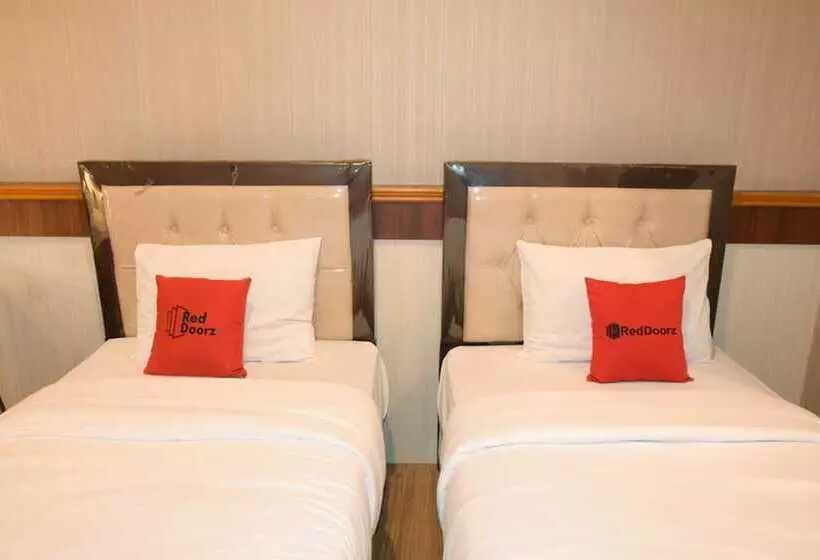 Majatalo Reddoorz Plus Near Universitas Sumatera Utara