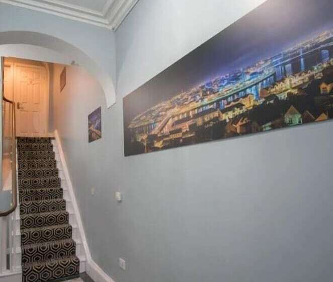 Derry Hostel & Guest House