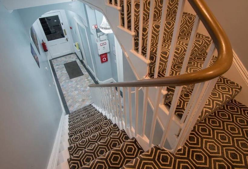 Derry Hostel & Guest House