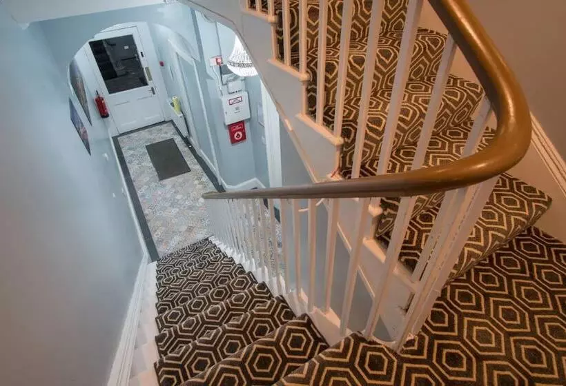 Derry Hostel & Guest House