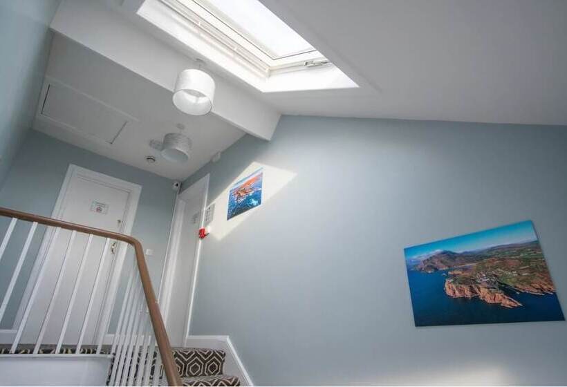 Derry Hostel & Guest House