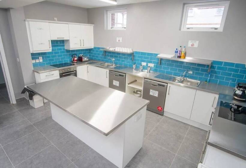 Derry Hostel & Guest House