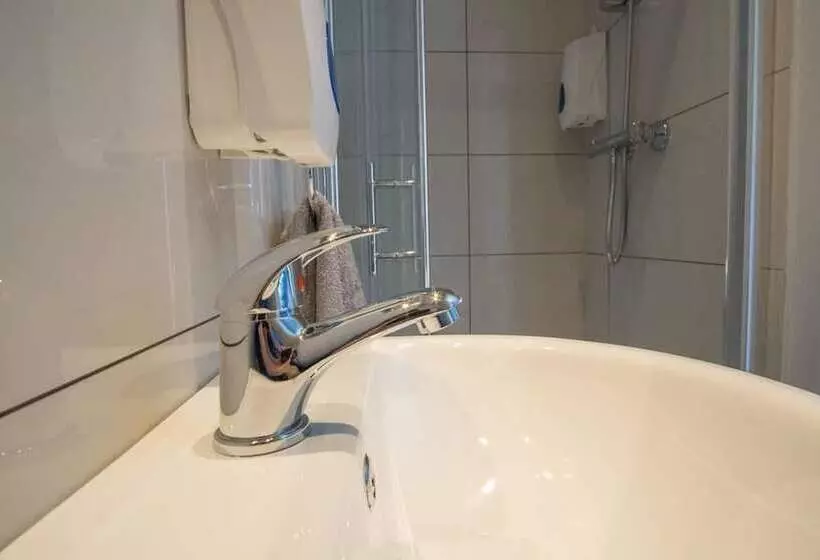 Derry Hostel & Guest House