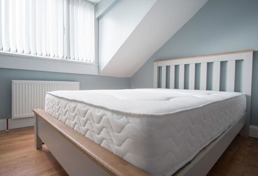 Derry Hostel & Guest House