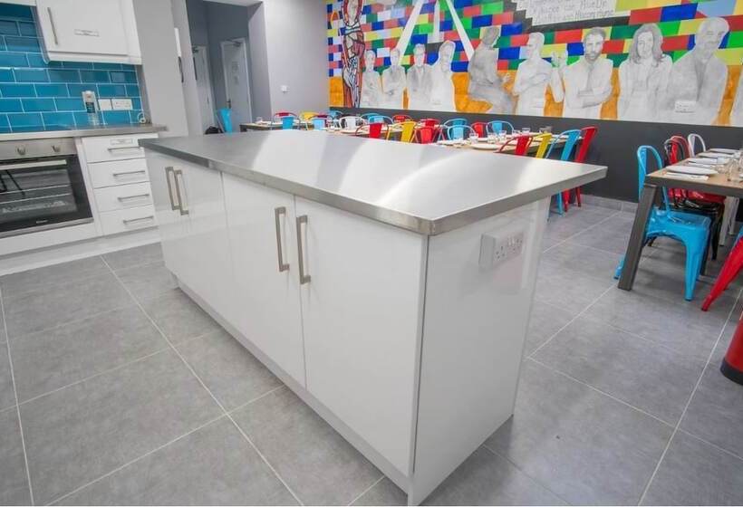 Derry Hostel & Guest House