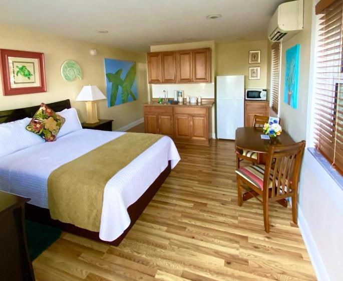 Harborside Motel & Marina