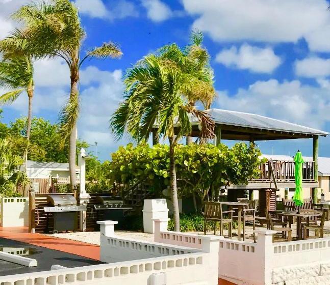 Harborside Motel & Marina