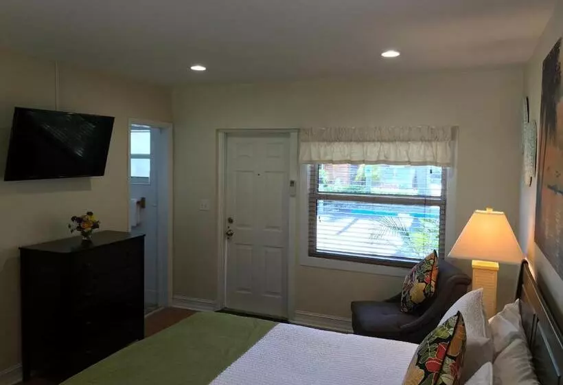 Harborside Motel & Marina