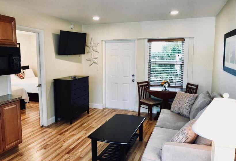 Harborside Motel & Marina