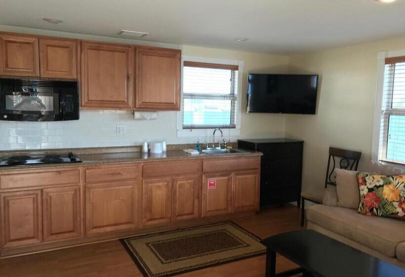 Harborside Motel & Marina