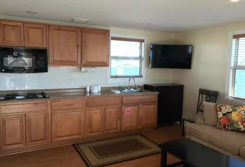 Harborside Motel & Marina