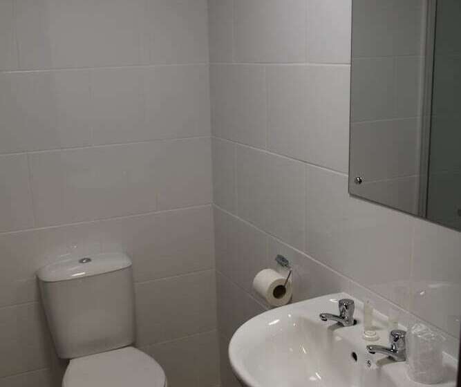 فندق Alcester Inn