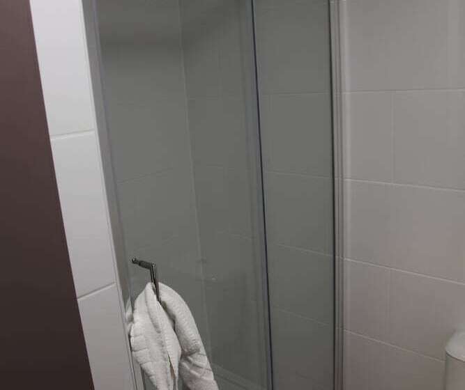 فندق Alcester Inn