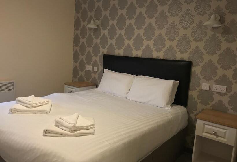 فندق Alcester Inn