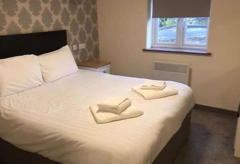 فندق Alcester Inn