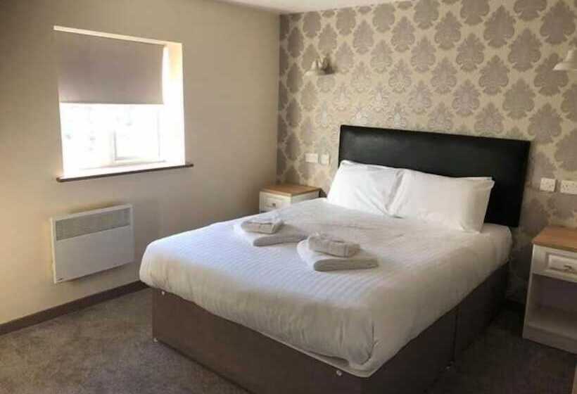 فندق Alcester Inn