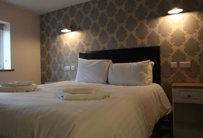 فندق Alcester Inn