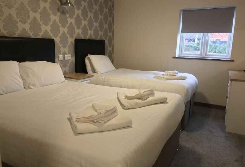 فندق Alcester Inn