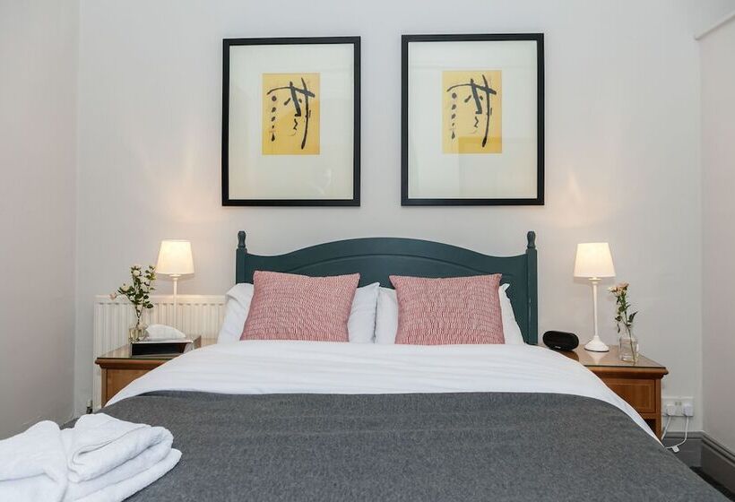 فندق Townhouse No 12