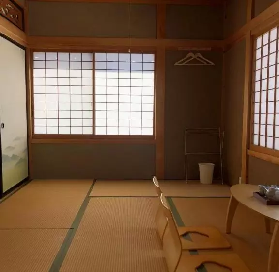 پانسیون Guesthouse Takayama Hanzansha