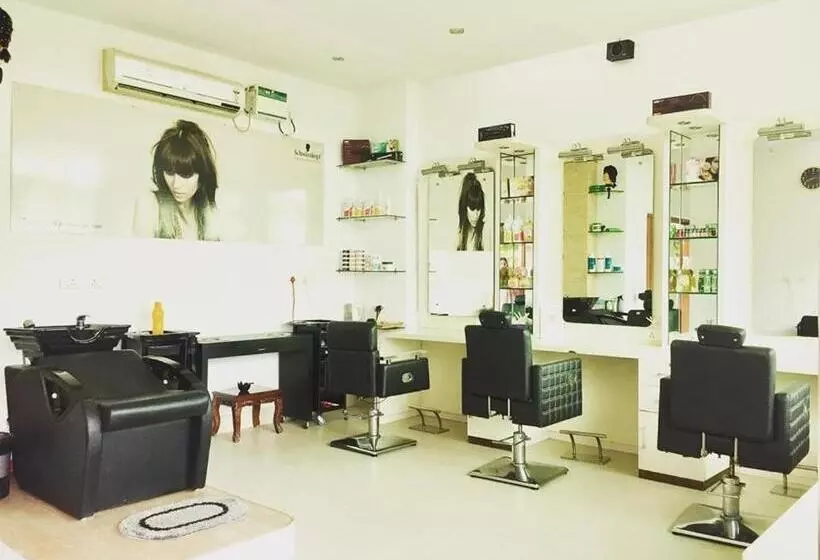 リゾートホテル Zone Niathu Dimapur By The Park